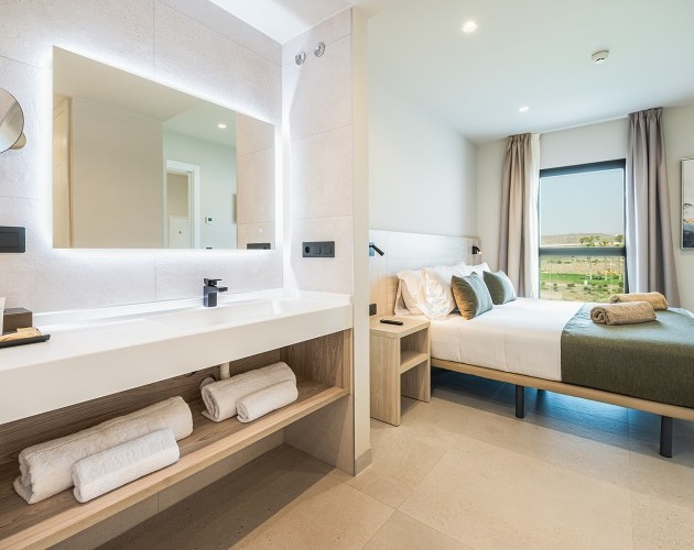 Bedroom + bathroom suite AGR